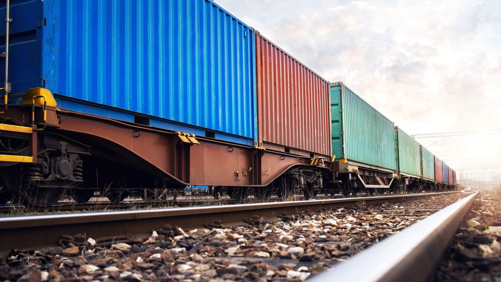 Rail transport - what is it and when is it worth using it?